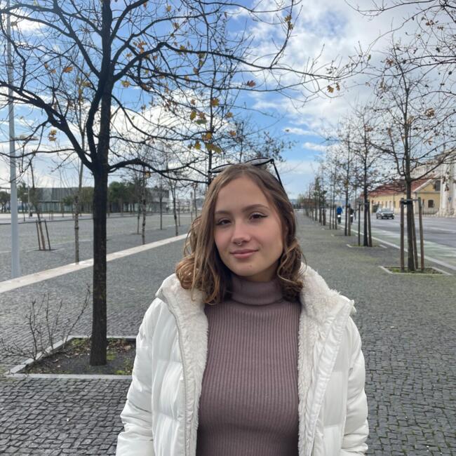 Babysitter in Lisbon: Isadora