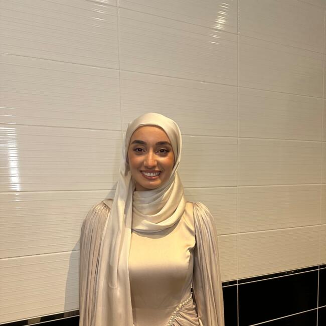 Babysitter in Sales: Gamze