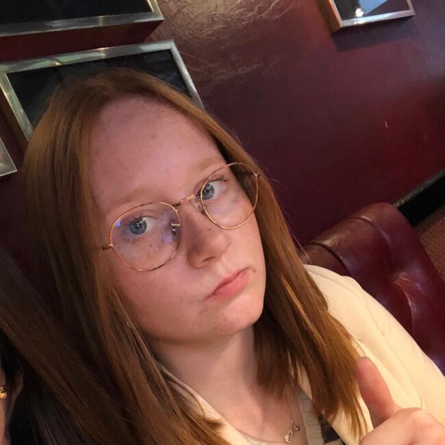 Babysitter in Menneville: Chloé