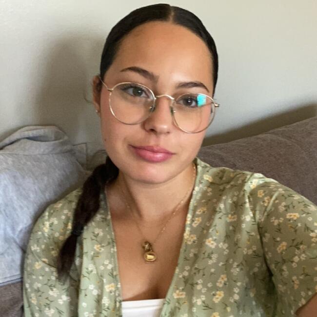 Babysitter in Antibes: Syrine