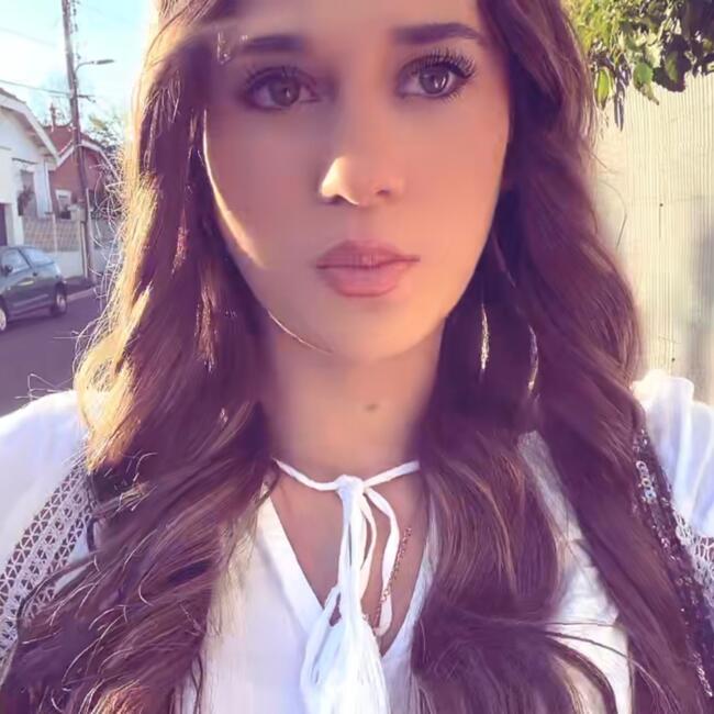 Babysitter in Saint-Thibéry: Maya