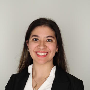 Babysitter in Bay Shore: Alexandra Lowe