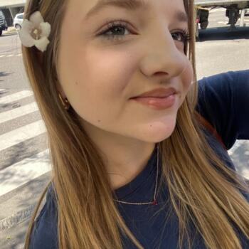 Babysitter in Seynod: Lana