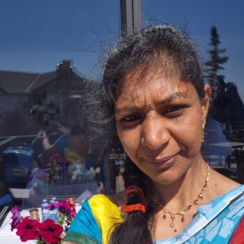 Trabajo para niñera en Calgary: trabajo para niñera Sangeetha
