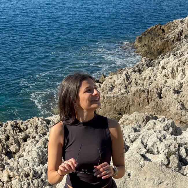 Baby-sitter à Nice: Laura