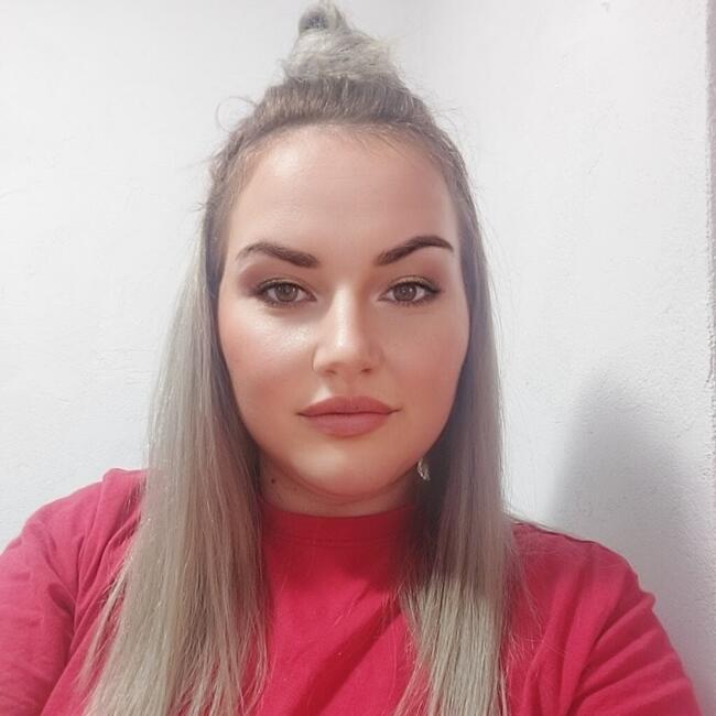 Bonă în Potoceni: Corina