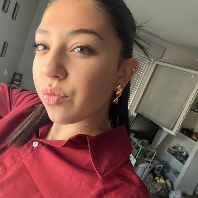 Babysitter in Montceau-les-Mines: Lena