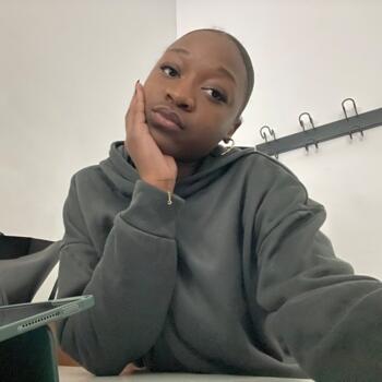 Babysitter in Coimbra: Aline