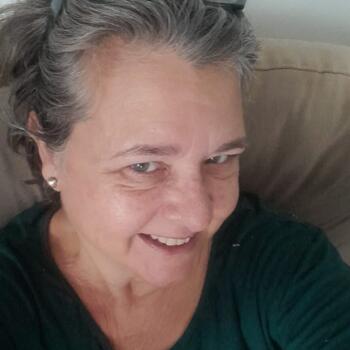 Babá em São Vicente: Renata