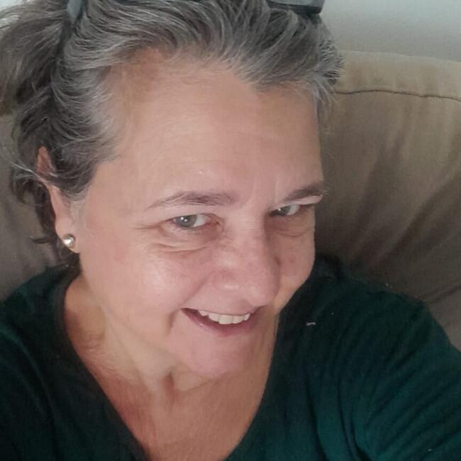 Babá em São Vicente: Renata