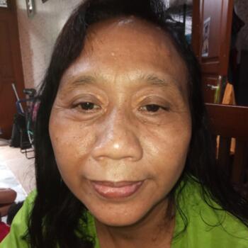 Babysitter in Jakarta: Nur utami