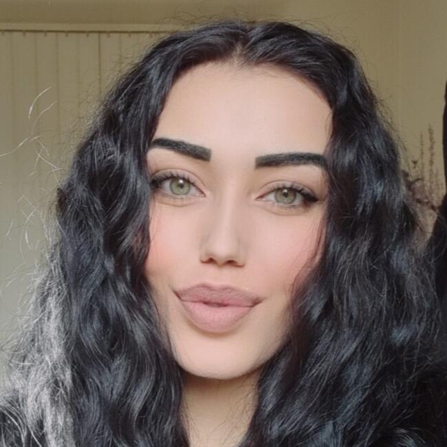 Babysitter in Aarlen: MÉLANIE