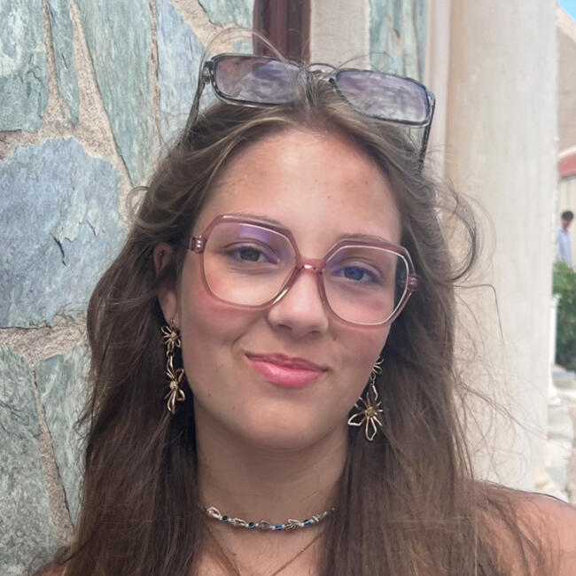 Babysitter in Péruwelz: Thea