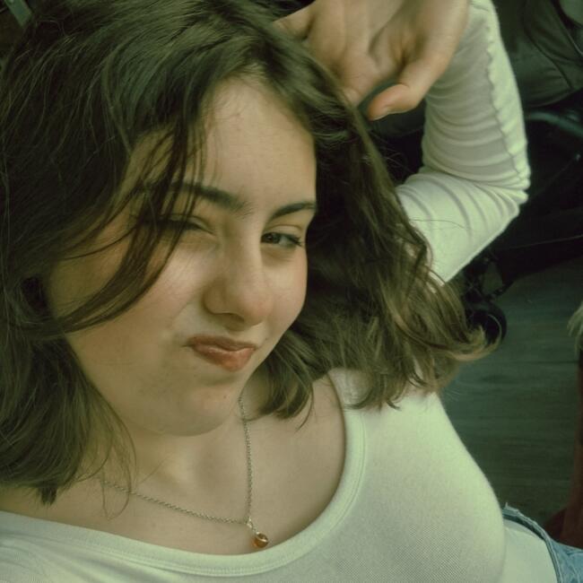 Babysitter in Saint-Sulpice-la-Pointe: Eliana