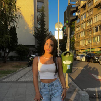 Babysitter in Bucharest: Larisa