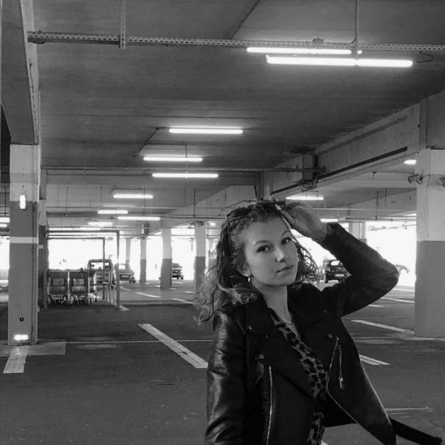 Babysitter in Tressin: Mylena