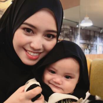 Babysitting job in Kuala Lumpur: babysitting job Hazirah