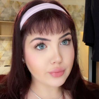 Babysitter in Budapest: Dora