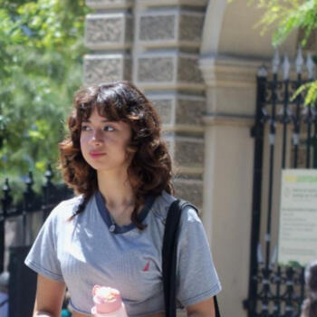 Babysitter in Guernica: Victoria