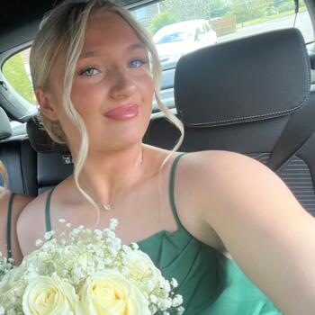 Babysitter in Caterham: Chloe