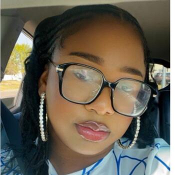 Babysitter Edmonton: Naomi Lenge the