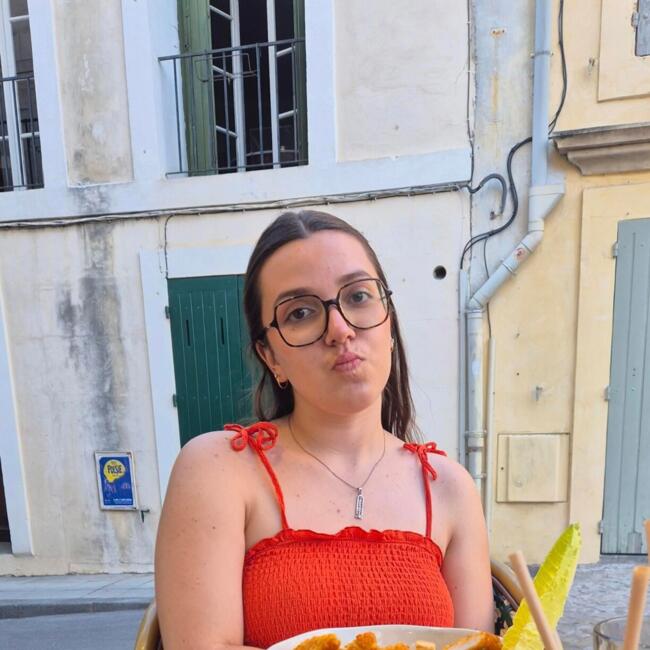 Babysitter in Fourques: Estelle