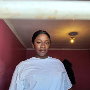 Babysitter in Cape Town: Yoliswa