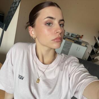 Babysitter in Le Lude: Julia