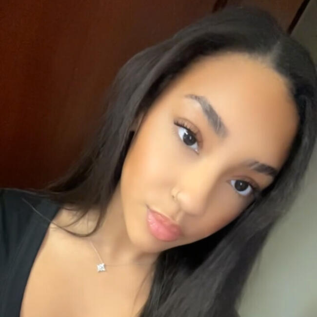 Babysitter in Toulon: Athena