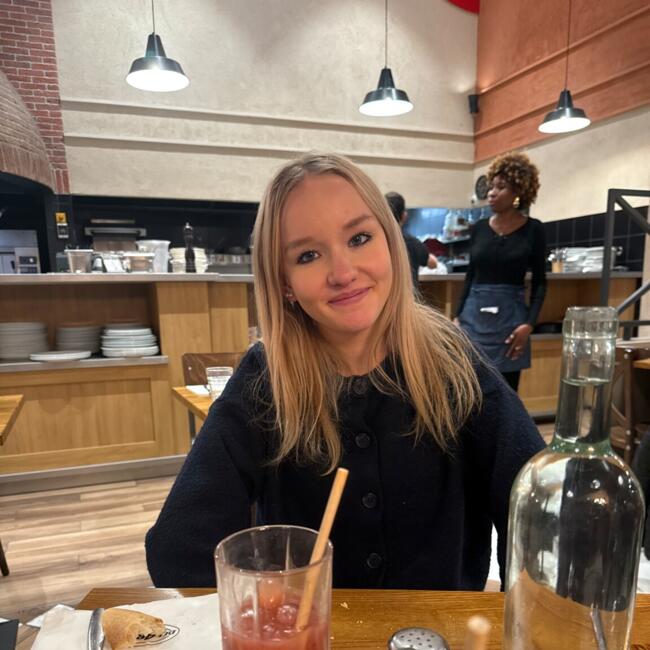 Babysitter in Tauxigny: Emma