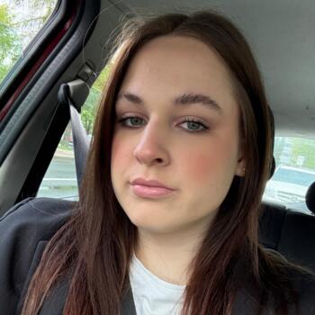 Babysitter in Zloganje: Julia