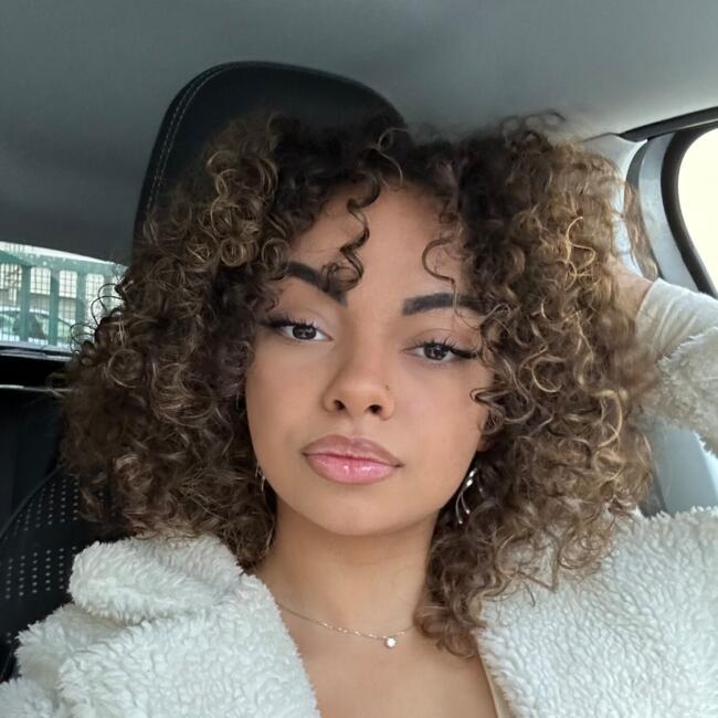 Babysitter in Le Petit-Quevilly: Inès