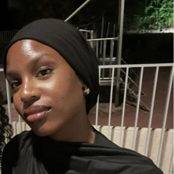 Babysitter in Val-de-Reuil: Justine