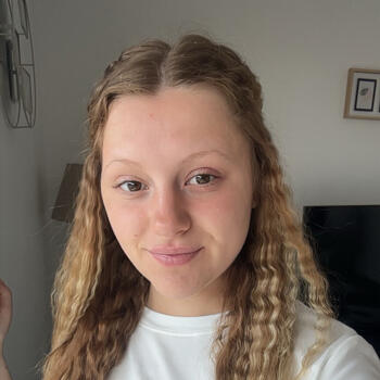 Babysitter in Launois-sur-Vence: Ophélie