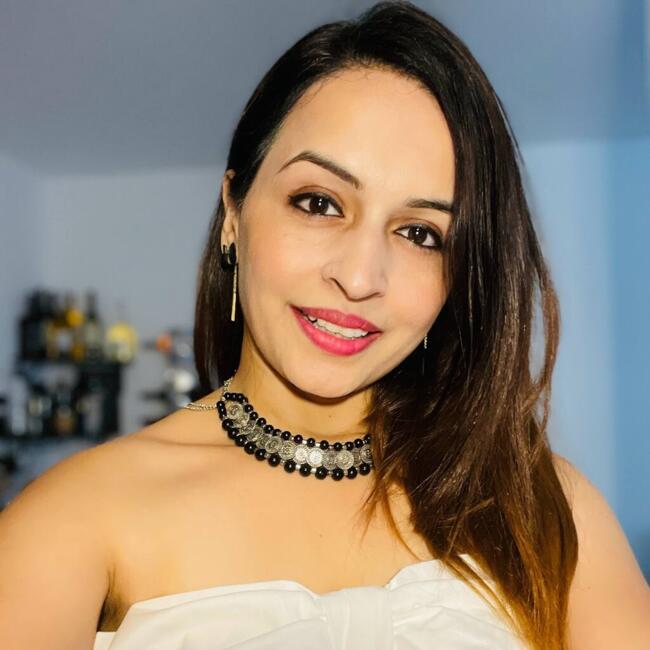 Babysitting job in Poissy: Divya