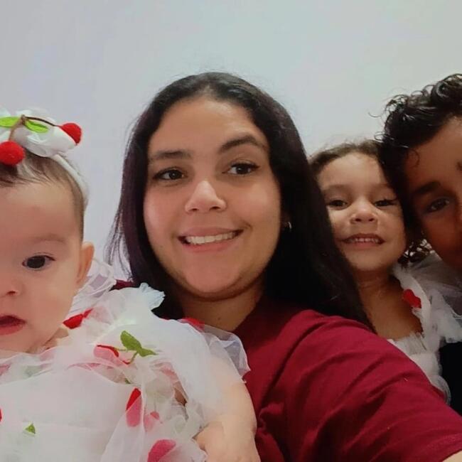 Emprego de babá em Trindade: Sarah