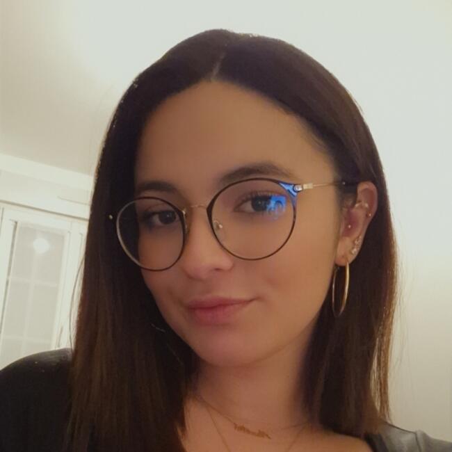 Babysitter in La Ville-aux-Dames: Amelia