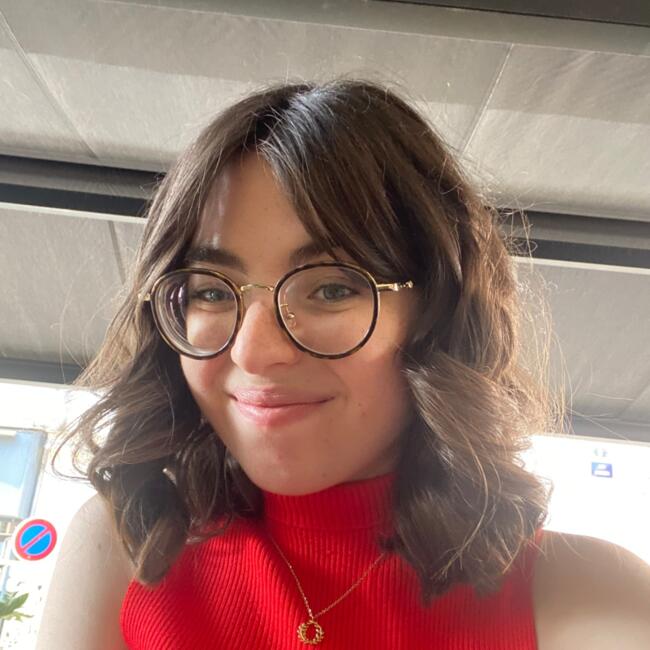 Babysitter in Tours: Thea