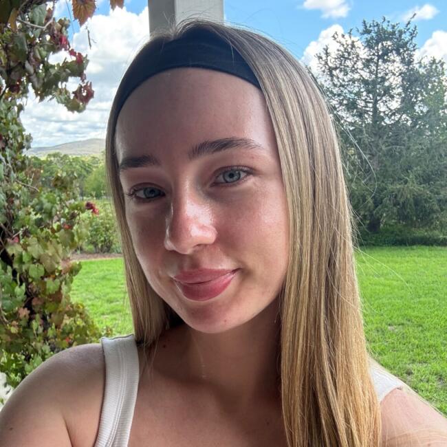 Babysitter in Sydney: Hayley