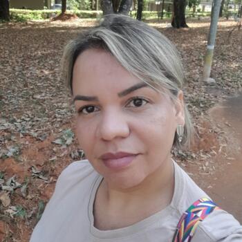 Babysitter Brasília: Adriana