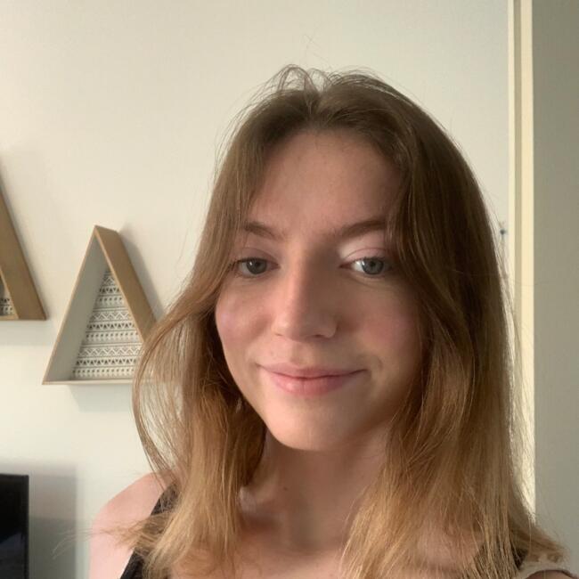 Babysitter in Vers-Pont-du-Gard: Celia