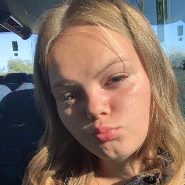 Babysitter in Bambecque: Clara