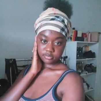 Babysitter Tours: Hilary