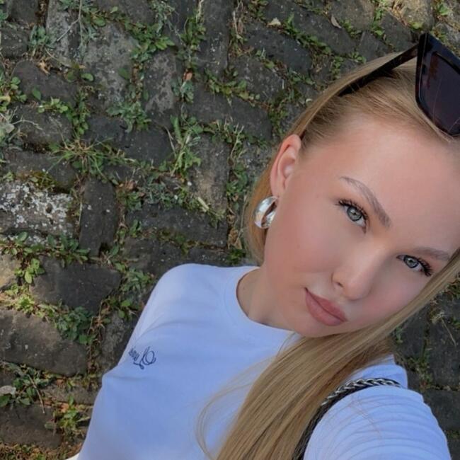 Babysitter in Neuss: Violetta