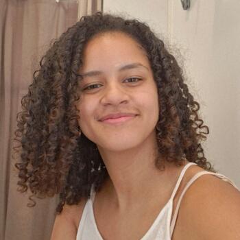 Babysitter in Brasília: Julia