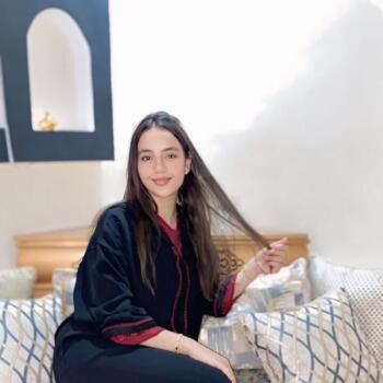 Babysitter in Paris: Malak