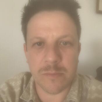 Babysitting job in Brisbane: babysitting job Garry