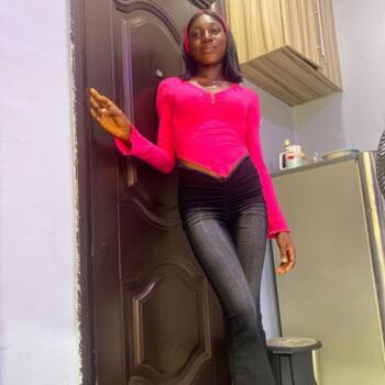 Babysitter in Kubwa Suburban District: Queen