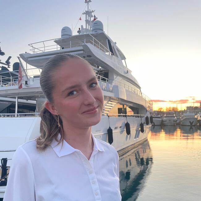 Babysitter in Antibes: Mathilde