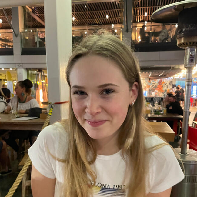 Babysitter in Wellington: Laura